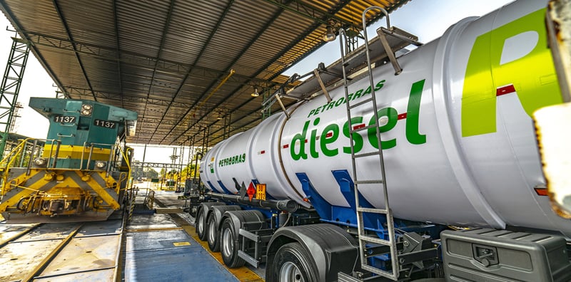 O diesel da Petrobras com 5% de óleo vegetal abastece locomotiva da Vale no Espírito Santo. (Foto: Judeu Marc, Divulgação Vale)