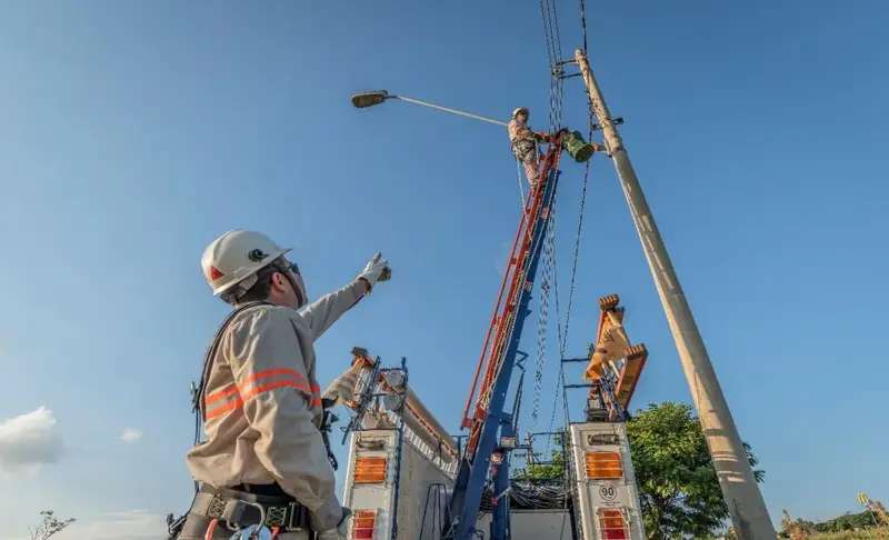 Eletricistas da CPFL em ação