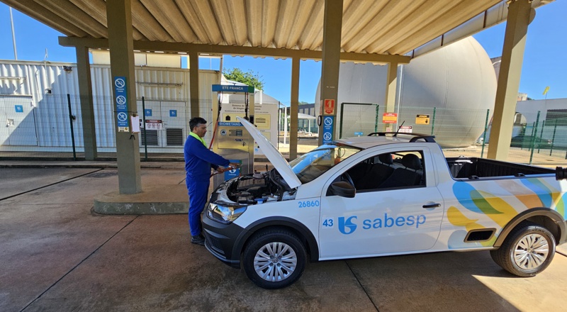 Frota da Sabesp abastecida com biometano produzido na ETE Franca