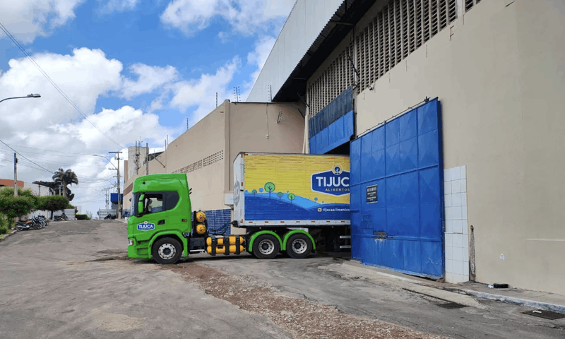 Cegás faz testes com caminhão movido a GNV  e biometano