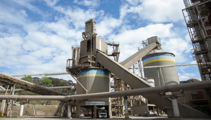 Fábrica da Votorantim Cimentos em Rio Branco do Sul (PR)